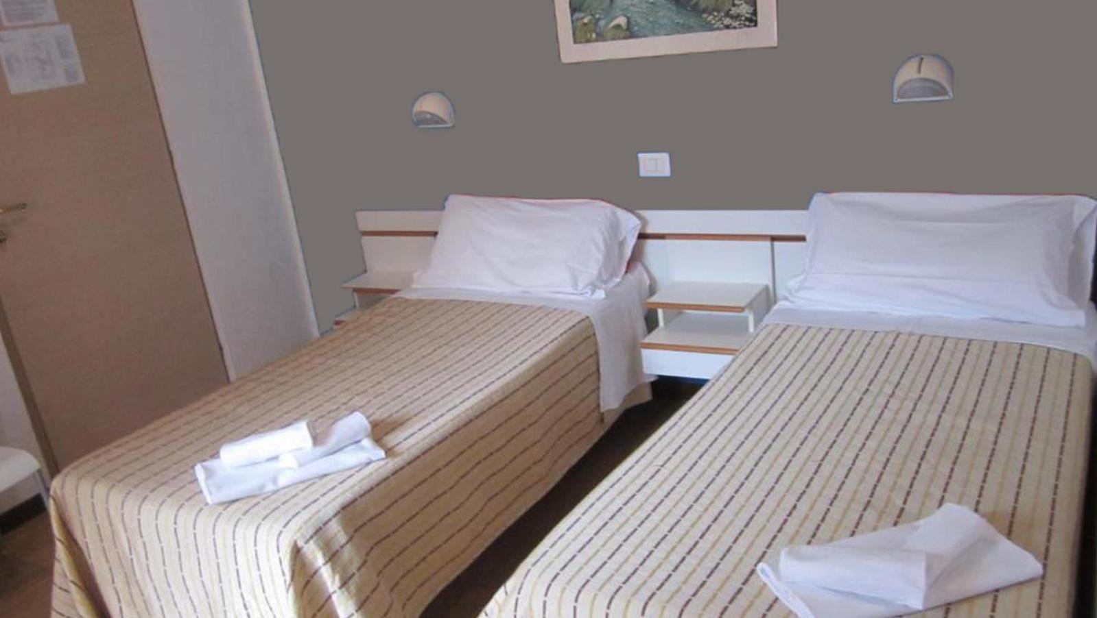Hotel Eriale Ріміні Екстер'єр фото
