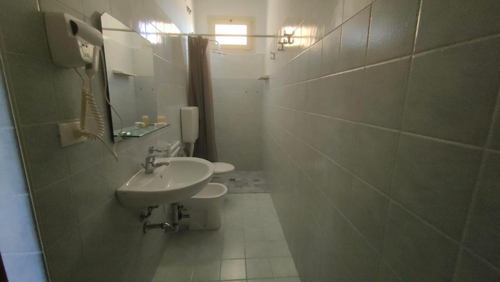 Hotel Eriale Ріміні Екстер'єр фото