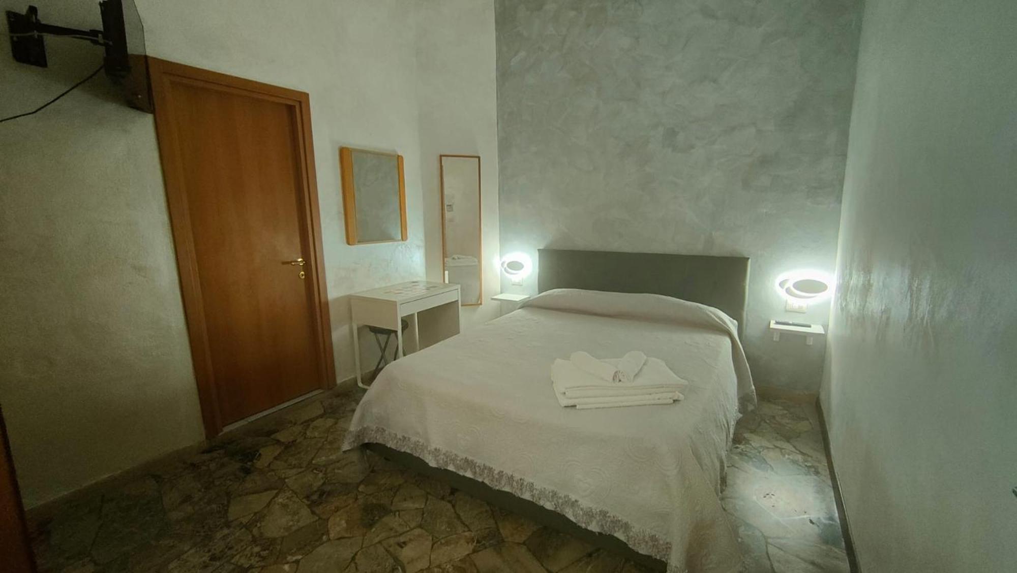 Hotel Eriale Ріміні Екстер'єр фото