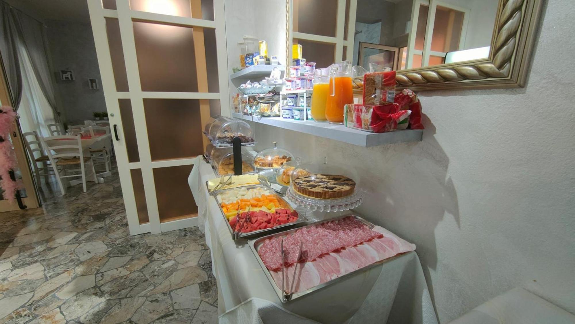 Hotel Eriale Ріміні Екстер'єр фото