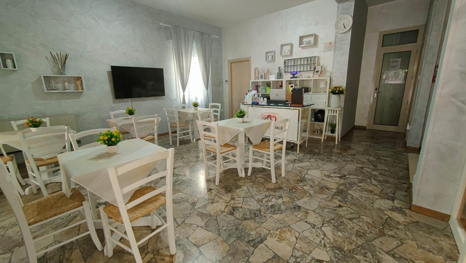 Hotel Eriale Ріміні Екстер'єр фото