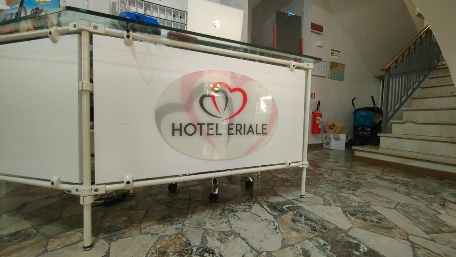 Hotel Eriale Ріміні Екстер'єр фото